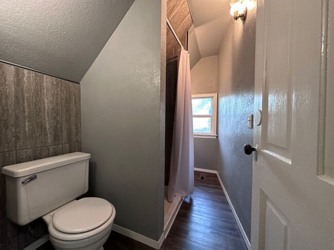 Building Photo - Updated 3 bedroom house in Webster City $1...