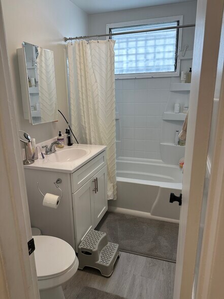 Building Photo - 8350 Blackburn Ave