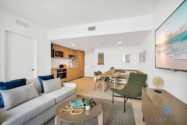 Building Photo - 601 NE 1st Ave