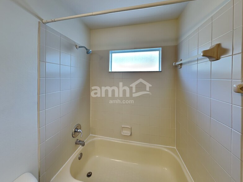 Building Photo - 11502 Village Brook Dr