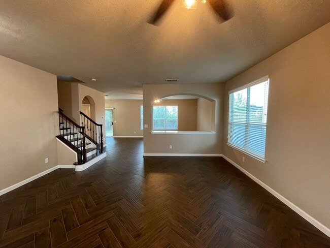 Building Photo - BEAUTIFUL 3 BEDROOM 2.5 BATH FEATURING A LUXURY KITCHEN WITH WHITE GRANITE COUNTERS, GRAY CABINET...