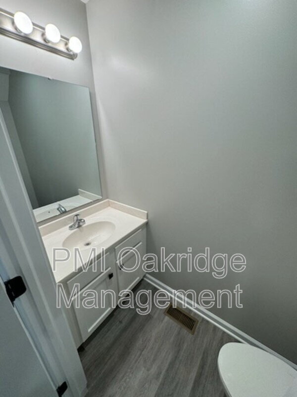 Building Photo - 205 Bruns Dr