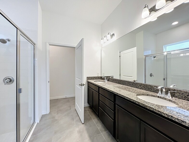 Building Photo - 16007 Micelli Dr