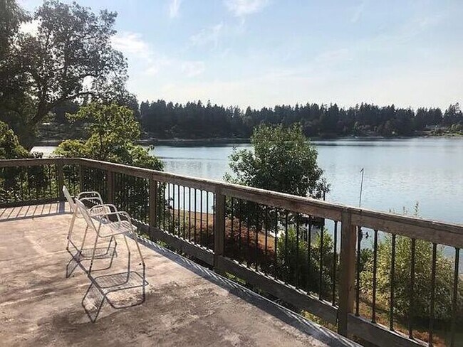 Building Photo - WATERFRONT Gravelly Lake Large 4 Bedroom Home in Lakewood!