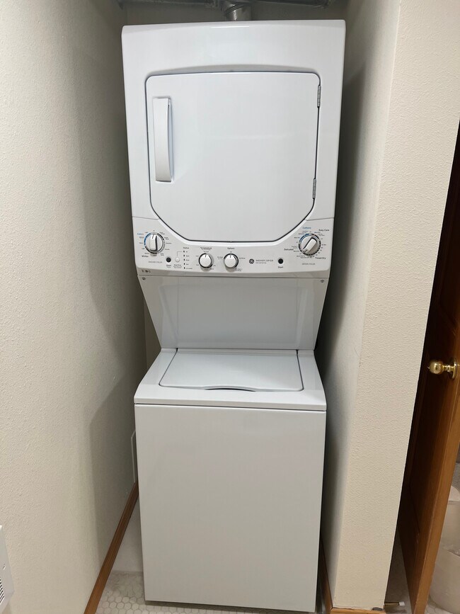Washer & dryer in unit - 2171 NE Multnomah St
