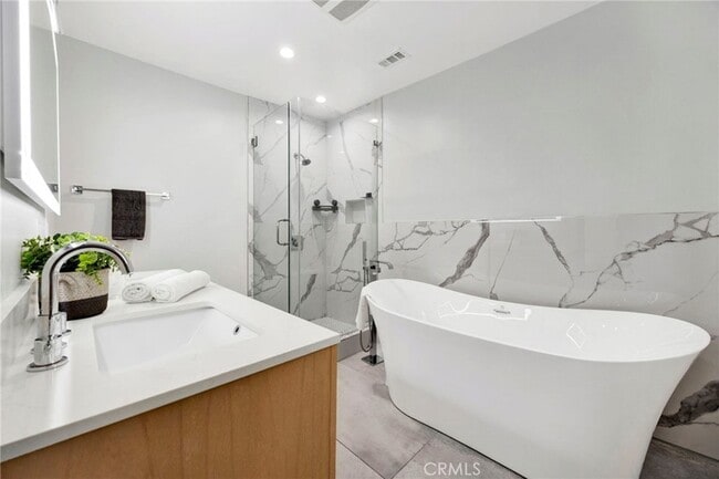 Building Photo - 4912 Alonzo Ave