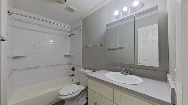 Building Photo - Charming 2 Bedroom close to the beach avai...