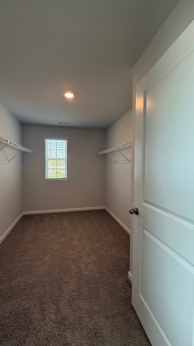 Building Photo - 4919 Sandringham Ln