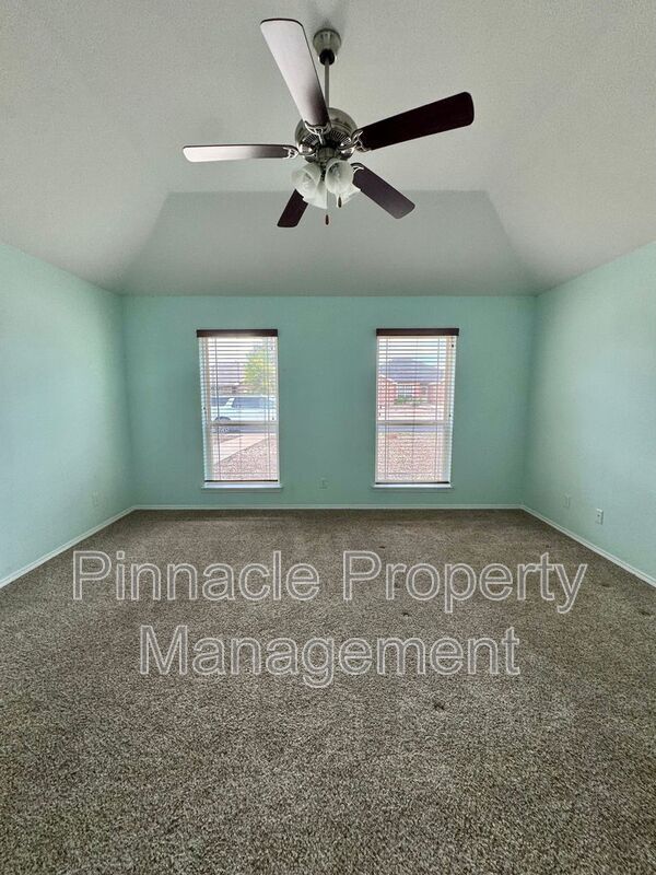 Building Photo - 4925 Scarlet Oak Dr