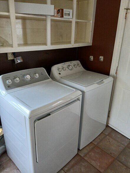 Building Photo - 6666 Hudson Ave