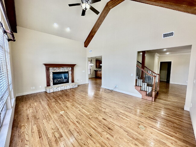 Building Photo - 6507 W Valley View Rd