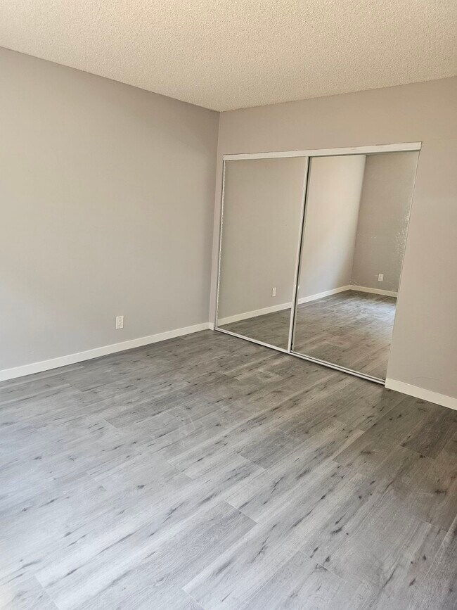 Building Photo - 5400 Newcastle Ave