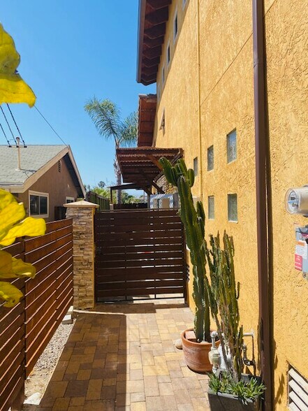 Building Photo - 4784 Mount Almagosa Dr