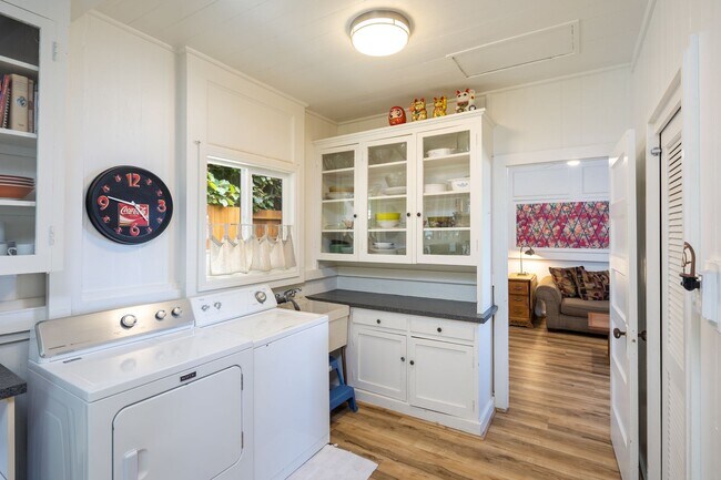 Building Photo - Casual Beach Front 3 Bedroom, 2 Bath Home ...
