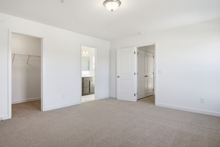 Building Photo - 4055 Emilia Way