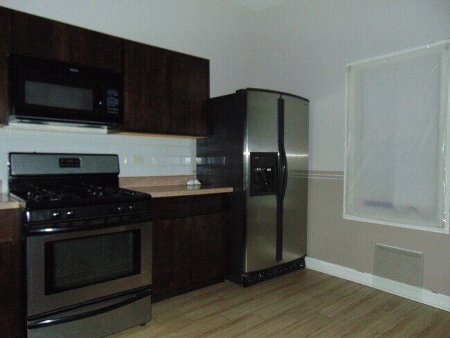 Building Photo - 5656 S May St