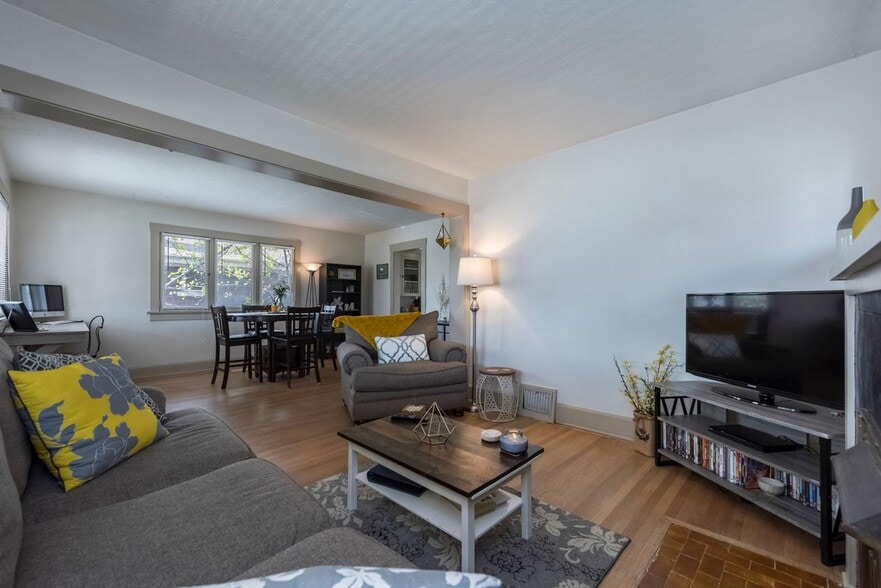 Building Photo - 409 E Coatsville Ave