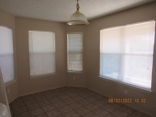 Building Photo - 1600 Hartsdale Dr