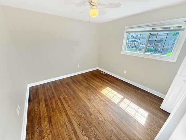 Building Photo - Spacious 3-Bedroom Townhome Minutes from D...