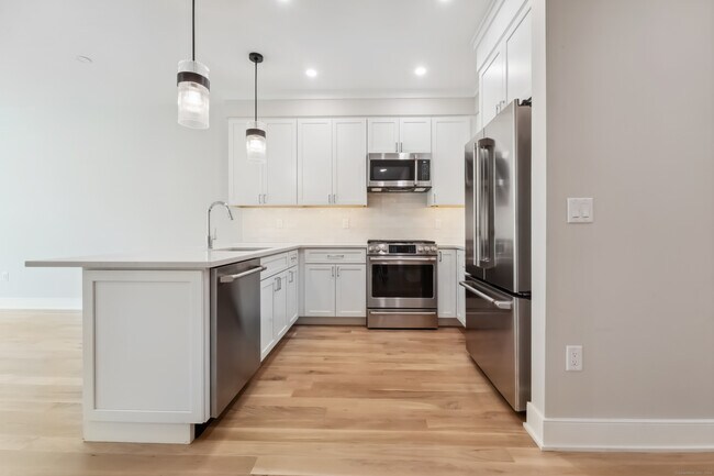 Building Photo - 8 Husted Ln