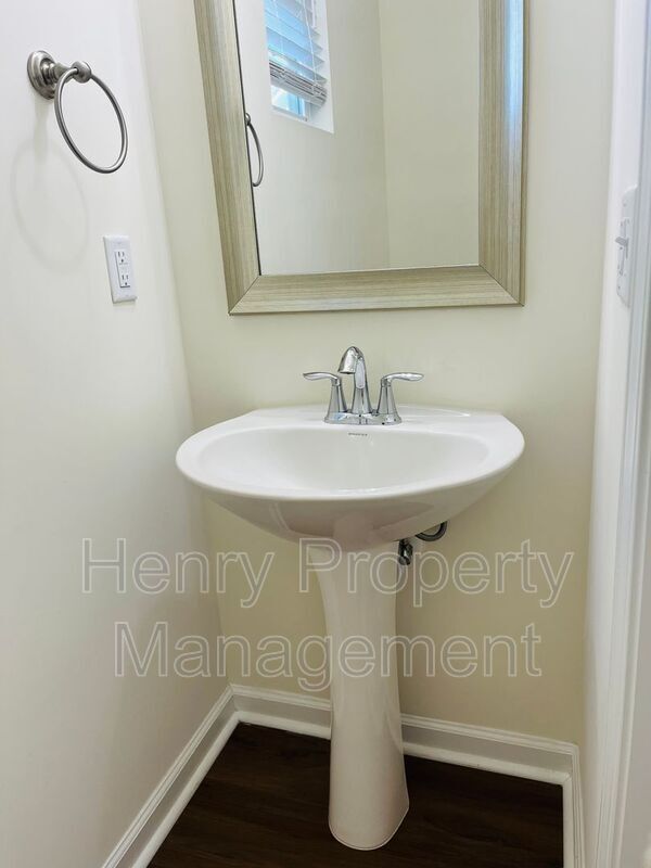 Building Photo - 1018 Brightskies St