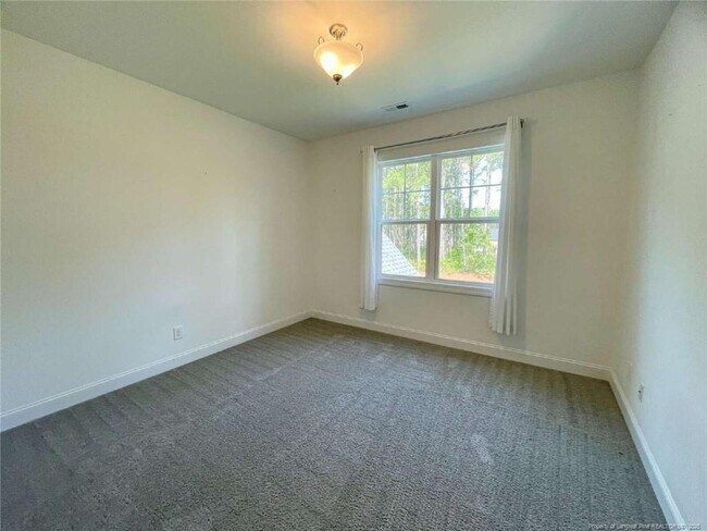 Building Photo - 36 Micahs Way N