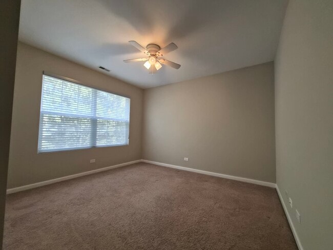 Building Photo - 2850 Stonewater Dr