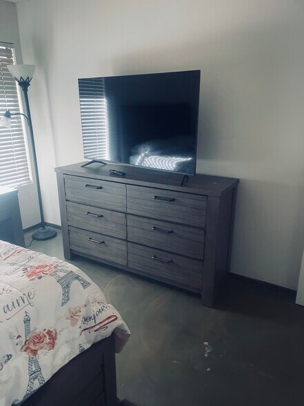 Building Photo - 403 Bradshaw Ln