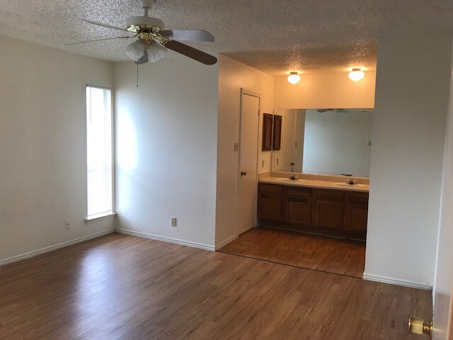 Building Photo - 7002 Silver Canyon