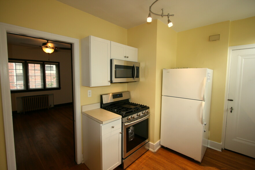 Kitchen - 328 S Aiken Ave