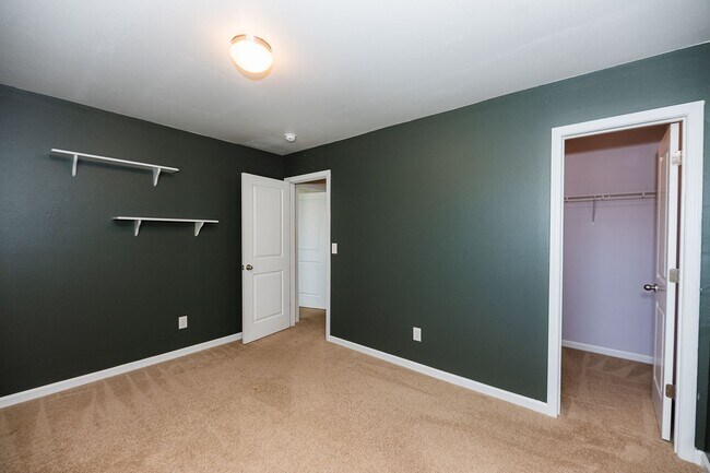 Building Photo - Beautifully 4-bedroom, 2.5-bathroom spacious 2-story home in the Reedy Fork Ranch in Greensboro