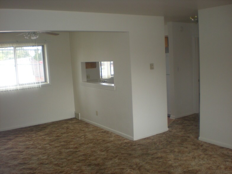 DINING RM - 7146 Harding St