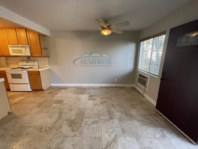 Building Photo - 356 Miraleste Dr