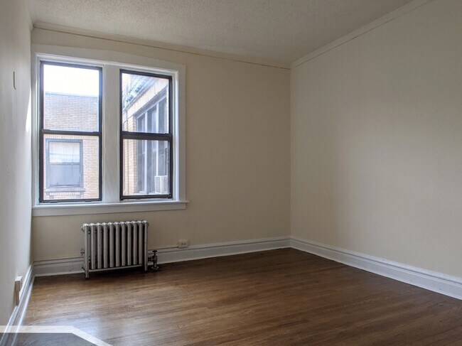 Building Photo - 1540 N Kedzie Ave