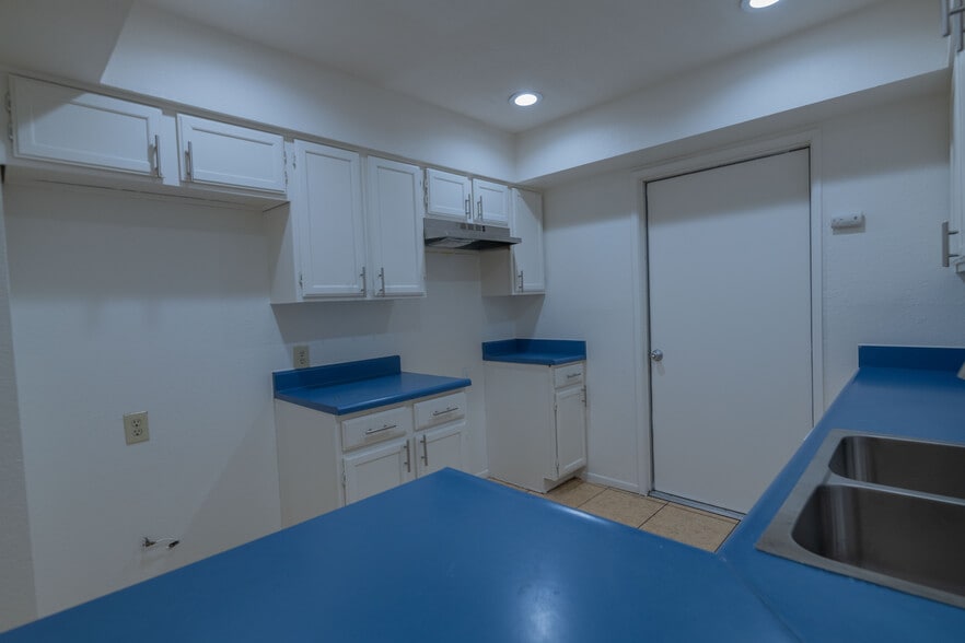Door to attached garage /laundry - 33425 Wishing Well Trl