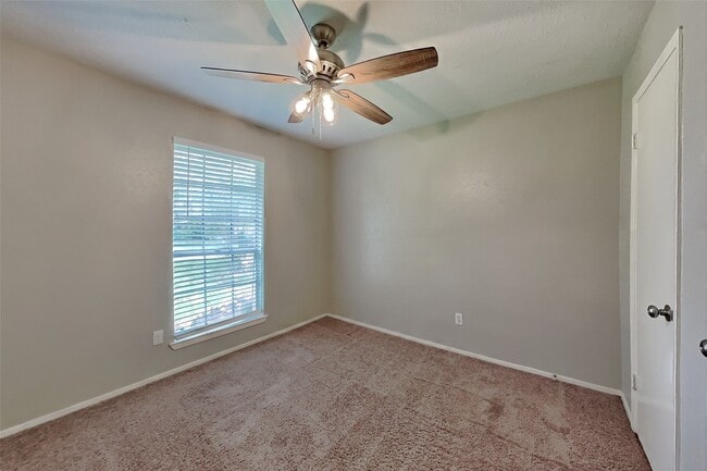 Building Photo - 6915 Renfro Dr