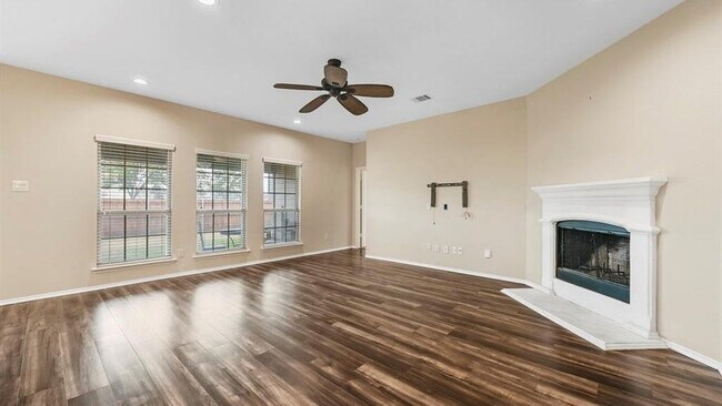 Building Photo - 2201 Liriope Ln
