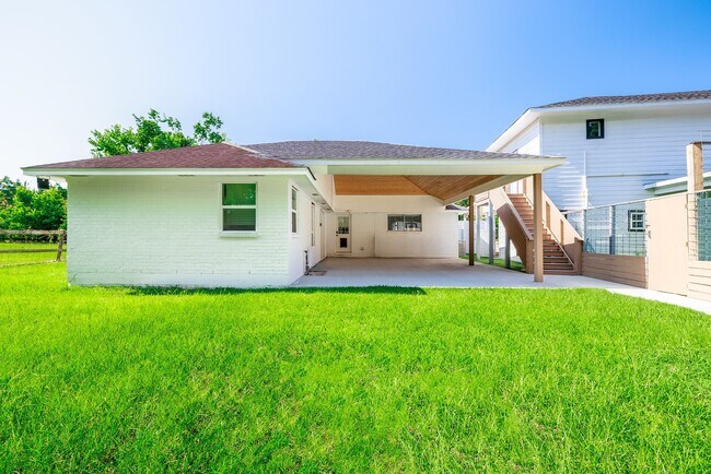 Building Photo - 12826 Hill Dr