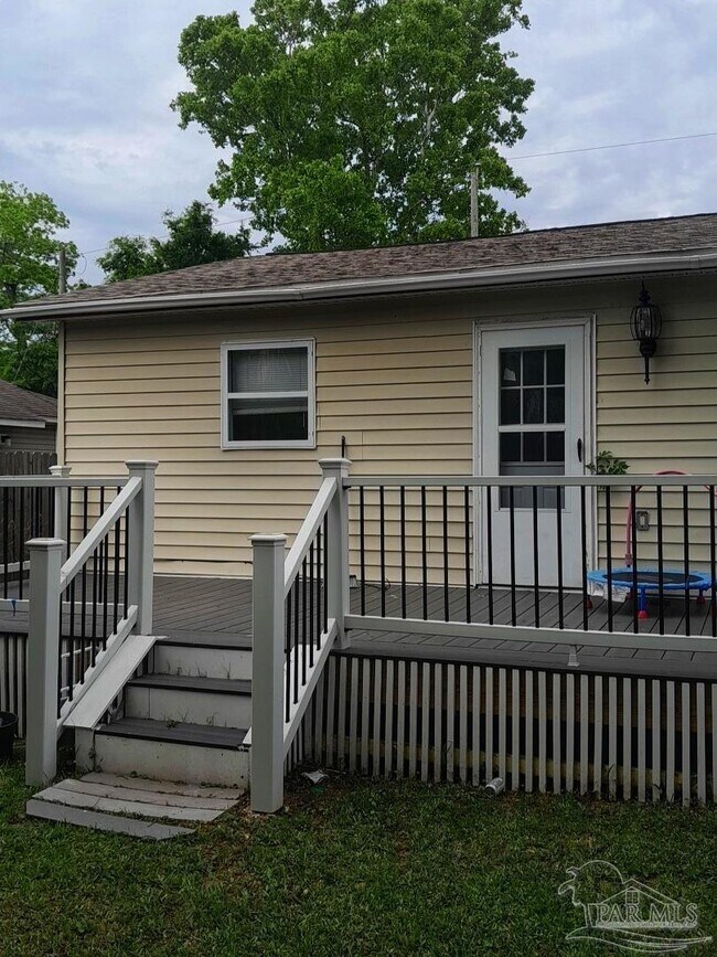 Building Photo - 1018 N F St