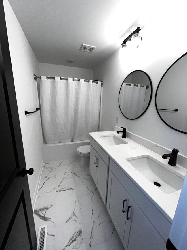 Building Photo - 2065 Aster Dr