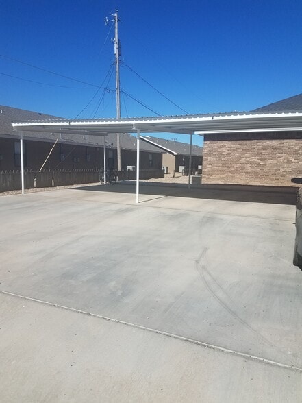 Building Photo - 1618 S Ave G Ave