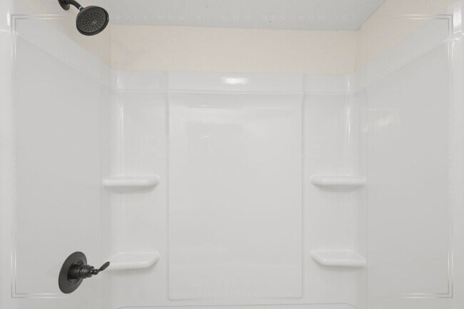 Building Photo - 377 Tuttle Ave