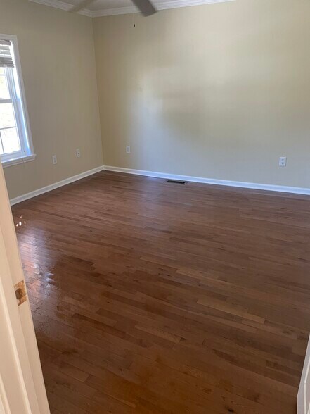 Building Photo - 408 Calhoun Dr