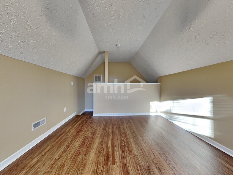 Building Photo - 1324 Hunters Way Ct