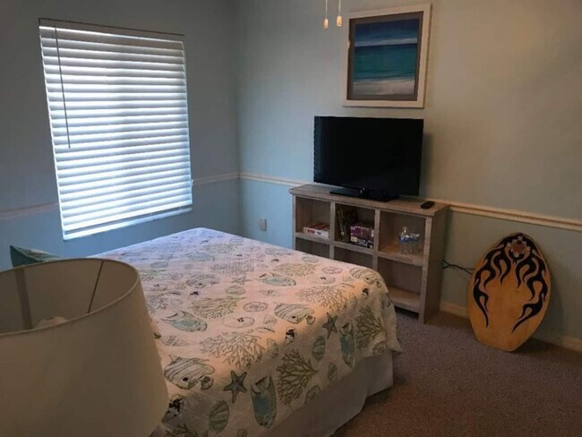 Building Photo - 8600 Ridgewood Ave