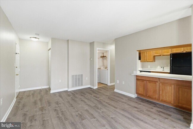 Building Photo - 100 Westwick Ct