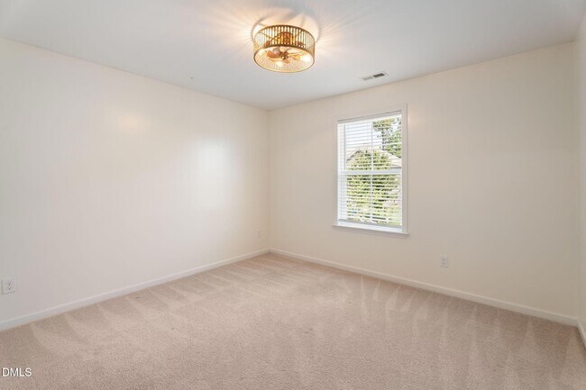 Building Photo - 855 Ember Dr