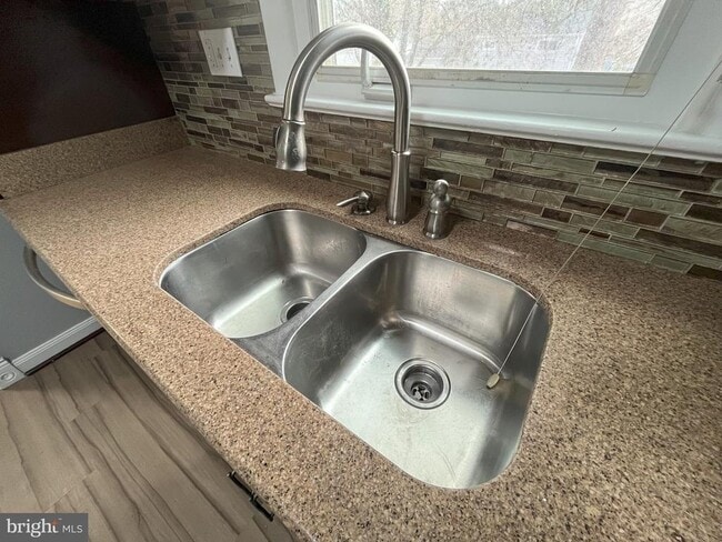 Building Photo - 6706 Longridge Dr