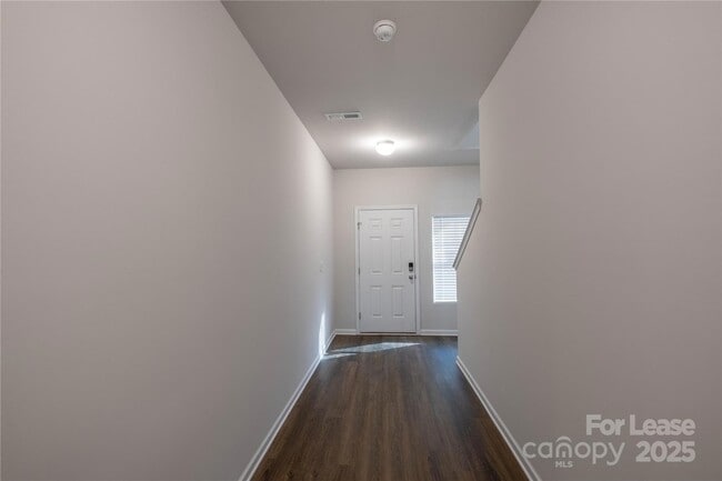 Building Photo - 148 S Bell Ave