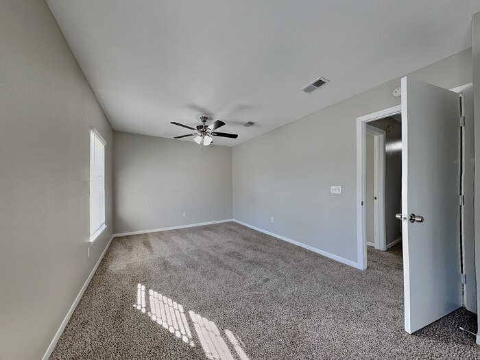 Building Photo - 5711 Wynberry Dr